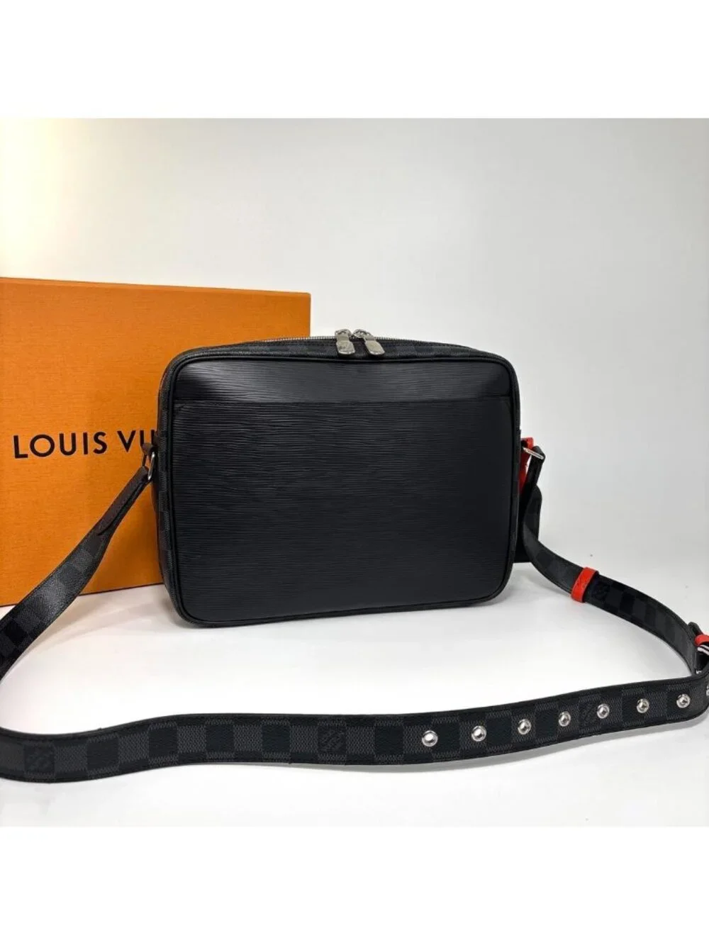 Louis Vuitton Epi Damier Graphite Messenger Bag Black